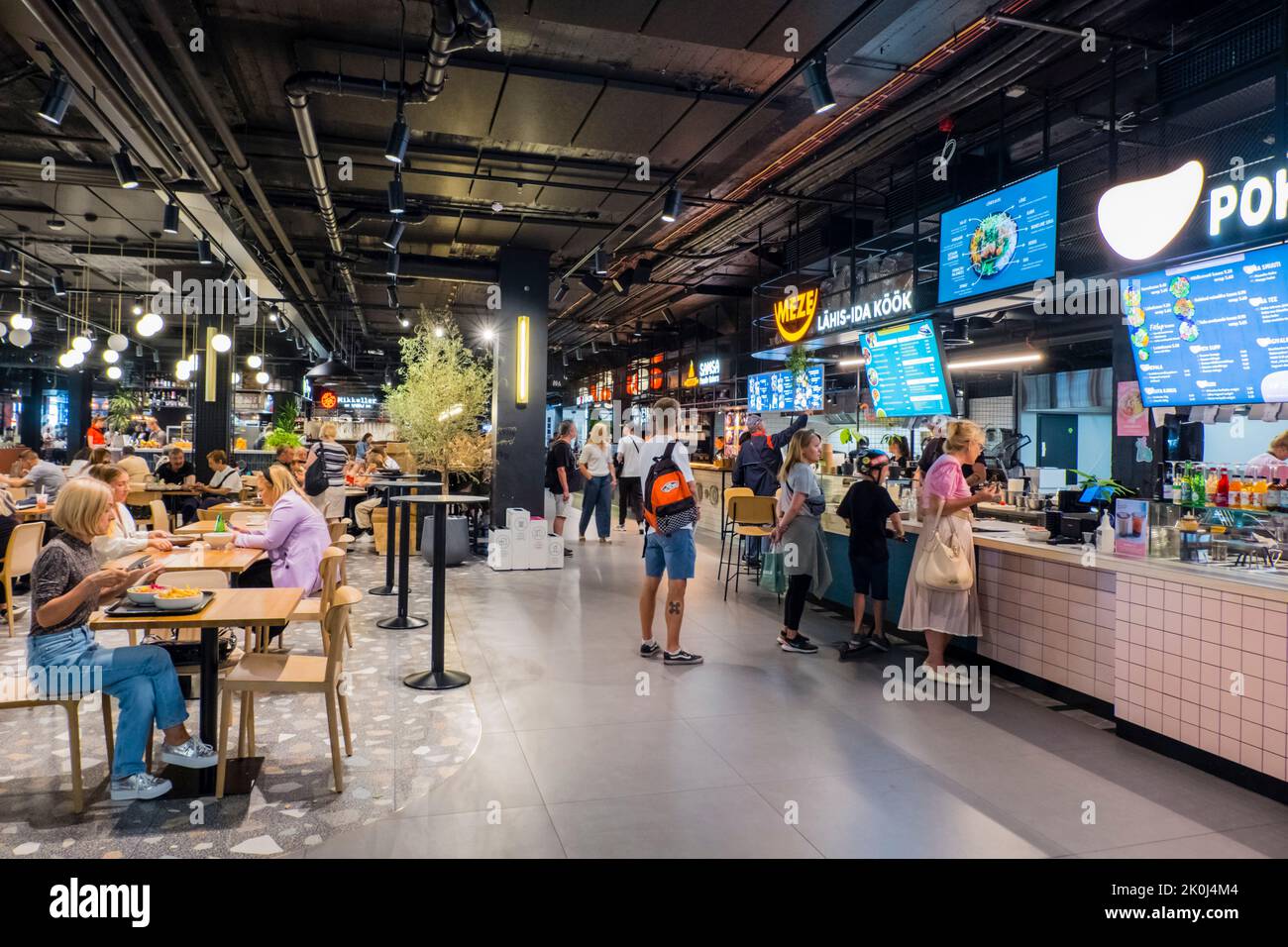 Meze food hall, Viru keskus food court, Tallin, Estonia Foto de stock