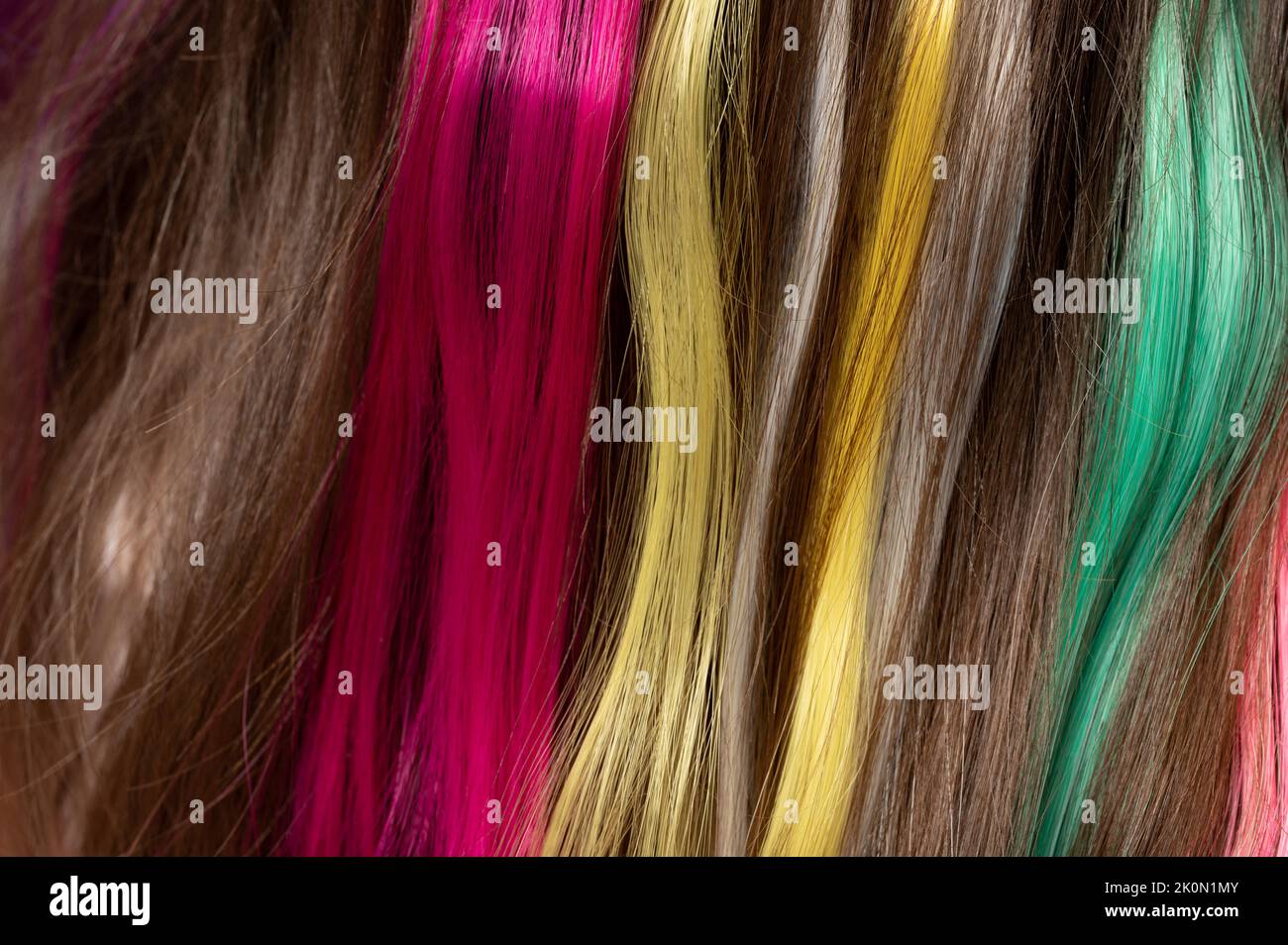 Vista de primer plano macro de fondo de pelo de colores ondulados Foto de stock