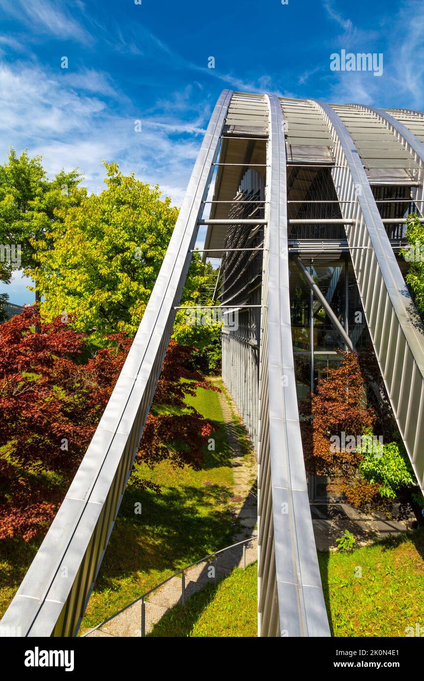 Exterior del Zentrum Paul Klee diseñado por el arquitecto Renzo Piano, Berna, Suiza Foto de stock