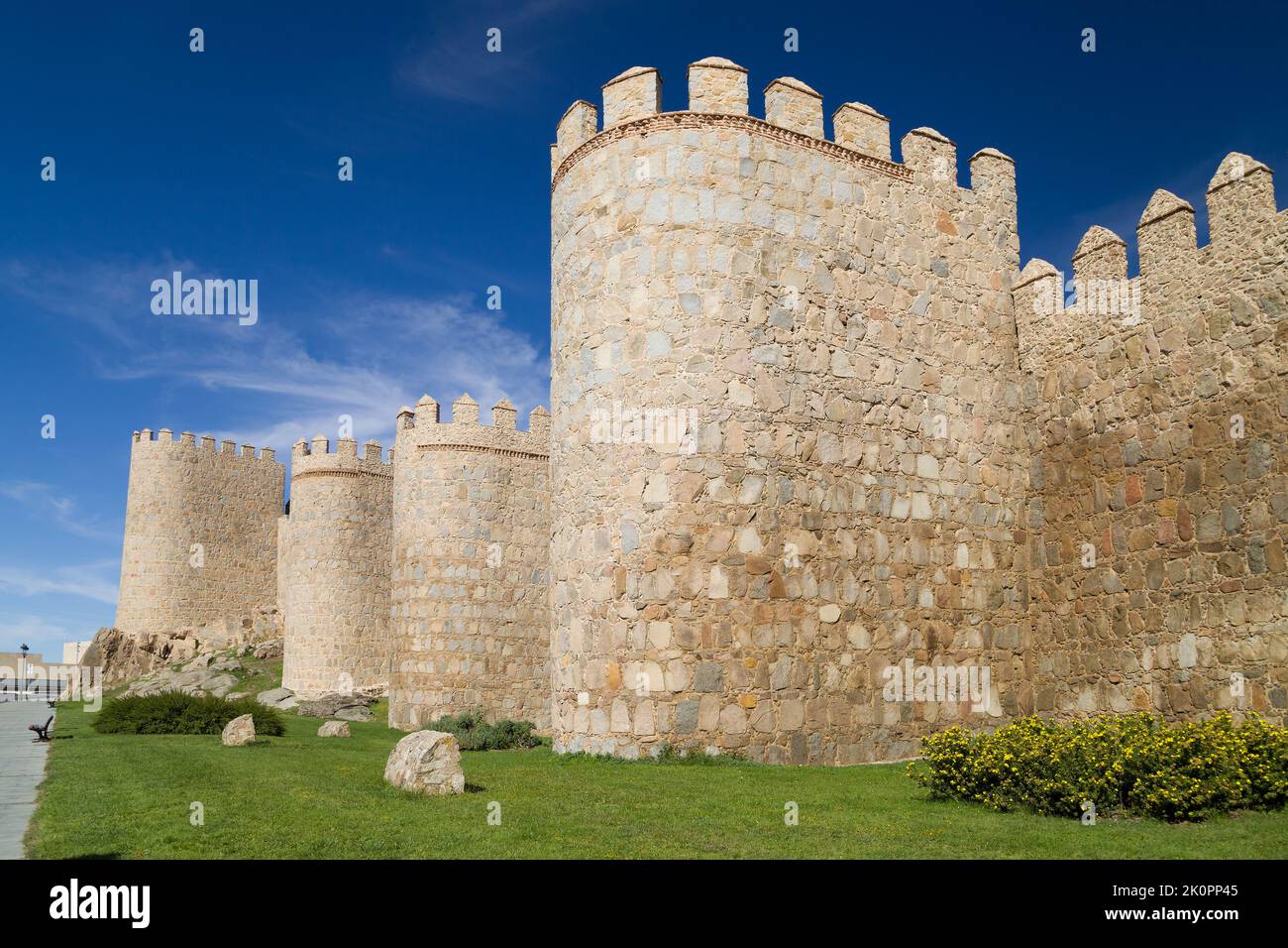 Torres del Oeste de las Murallas de Ávila, España. Foto de stock
