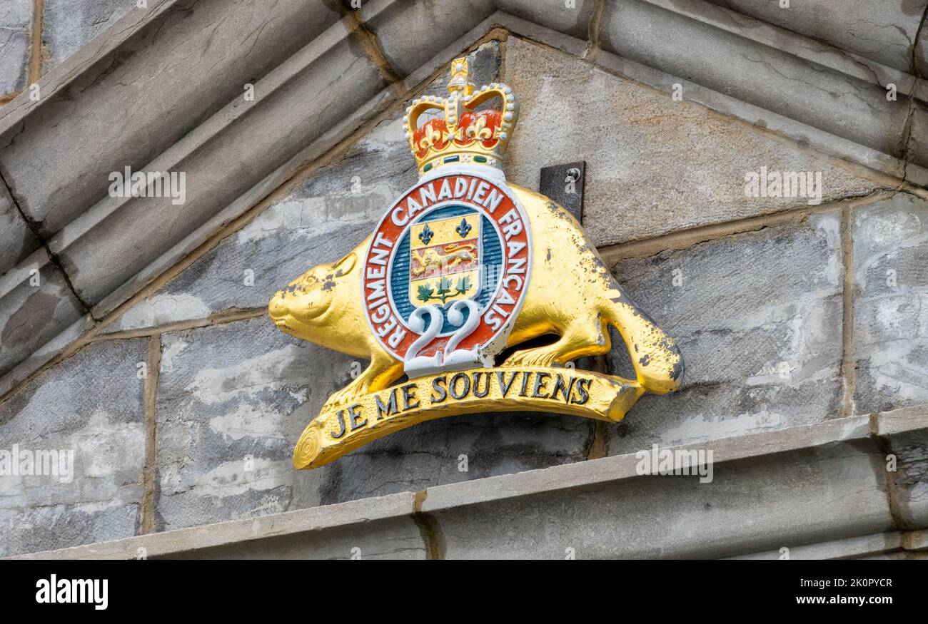 Emblema militar en forma de castor en la ciudadela de la ciudad de Quebec, con el lema 'je me souviens', Canadá Foto de stock