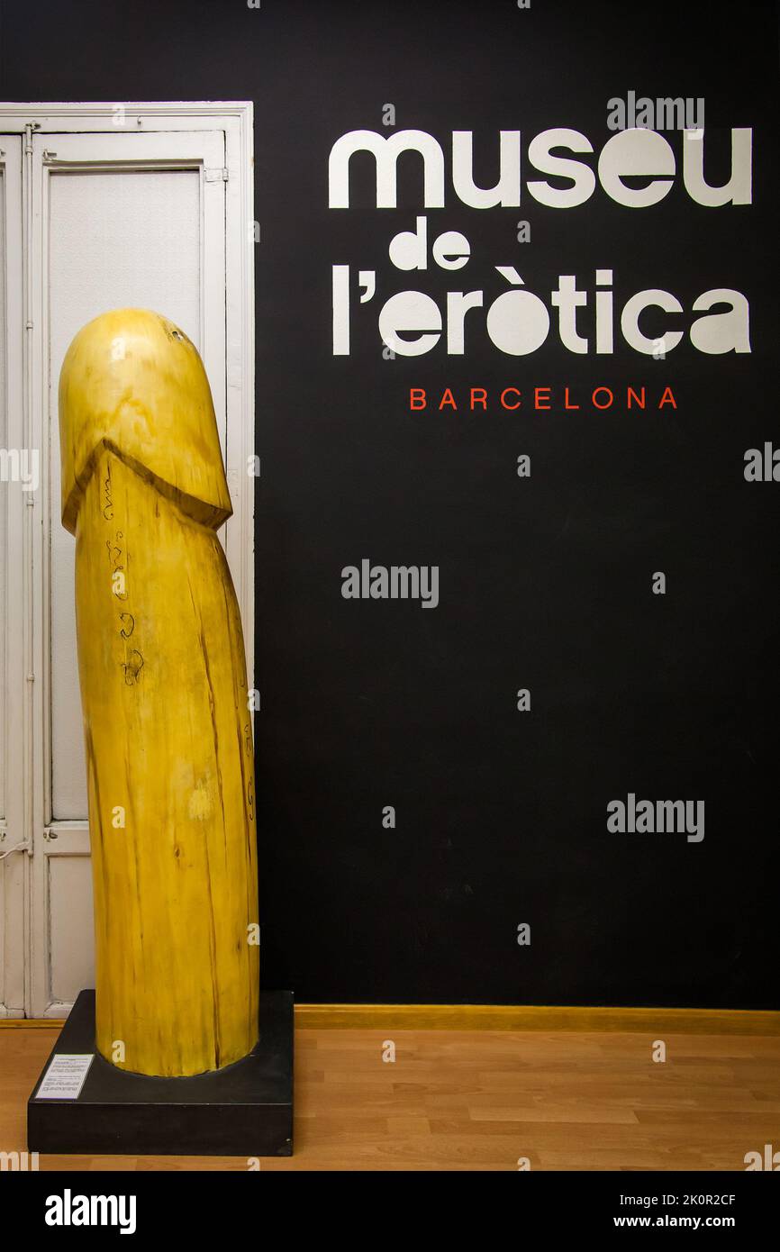 Barcelona, España - 10 de junio de 2011: Entrada y cartel del Museo Erótico de Barcelona Foto de stock