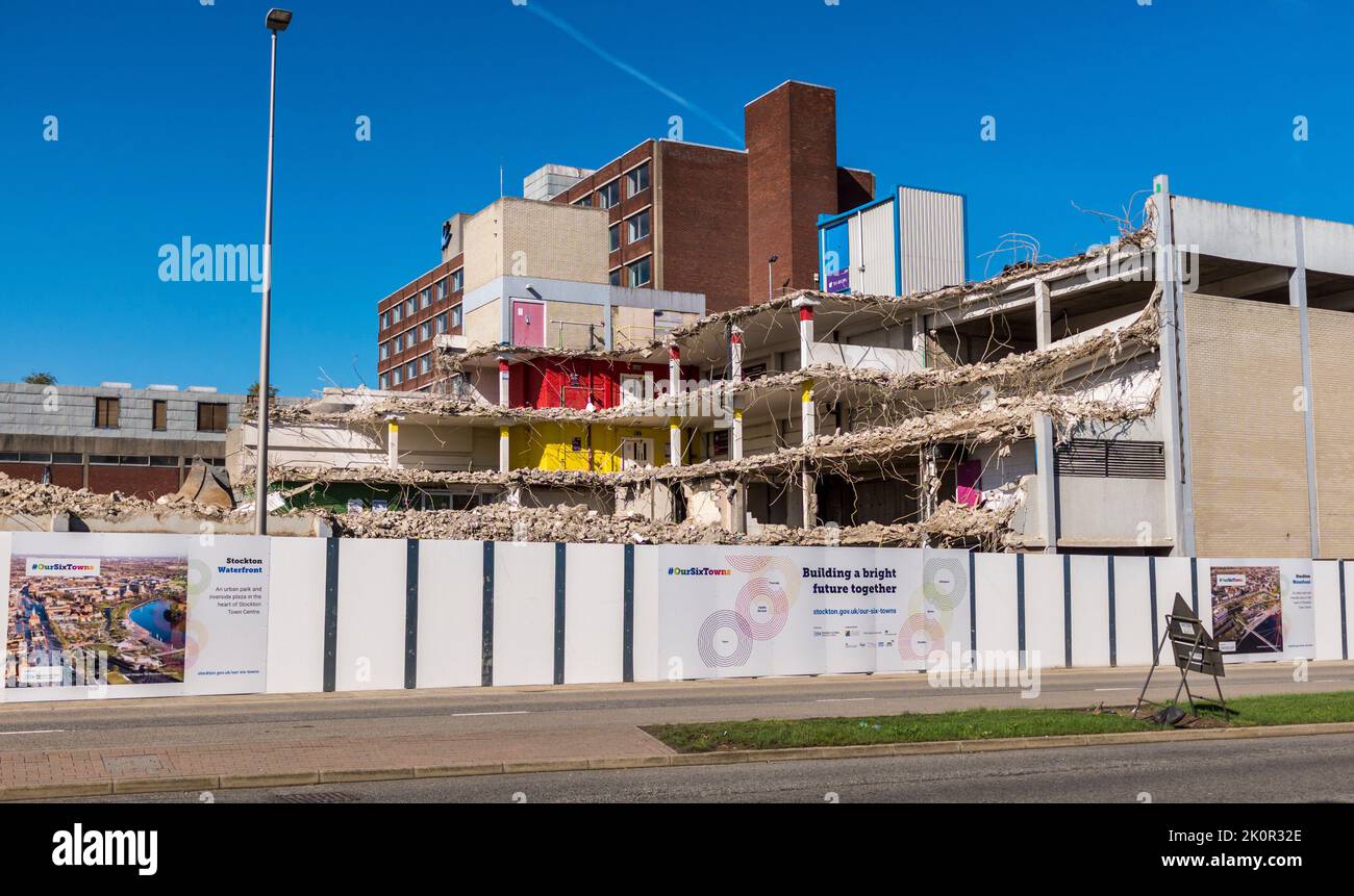 Stockton on Tees, UK.13th Septiembre 2022. Las obras de demolición han comenzado en el Centro Castlegate como parte de los planes de los Consejos para abrir la Calle Mayor a la ribera del río. David Dixon / Alamy Foto de stock