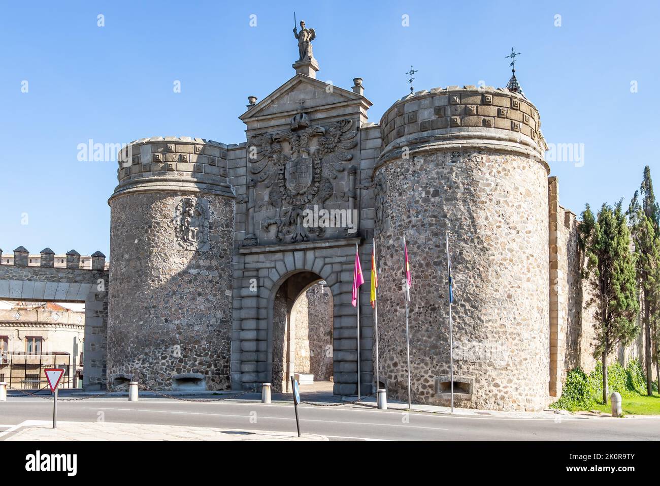 La puerta de Toledo o Puerta de Bisagra Nueva es un monumento en Toledo, España. Foto de stock