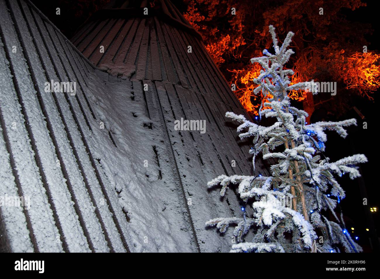 Navidad en Rovaniemi, Finlandia, hermosa luz en la noche Foto de stock