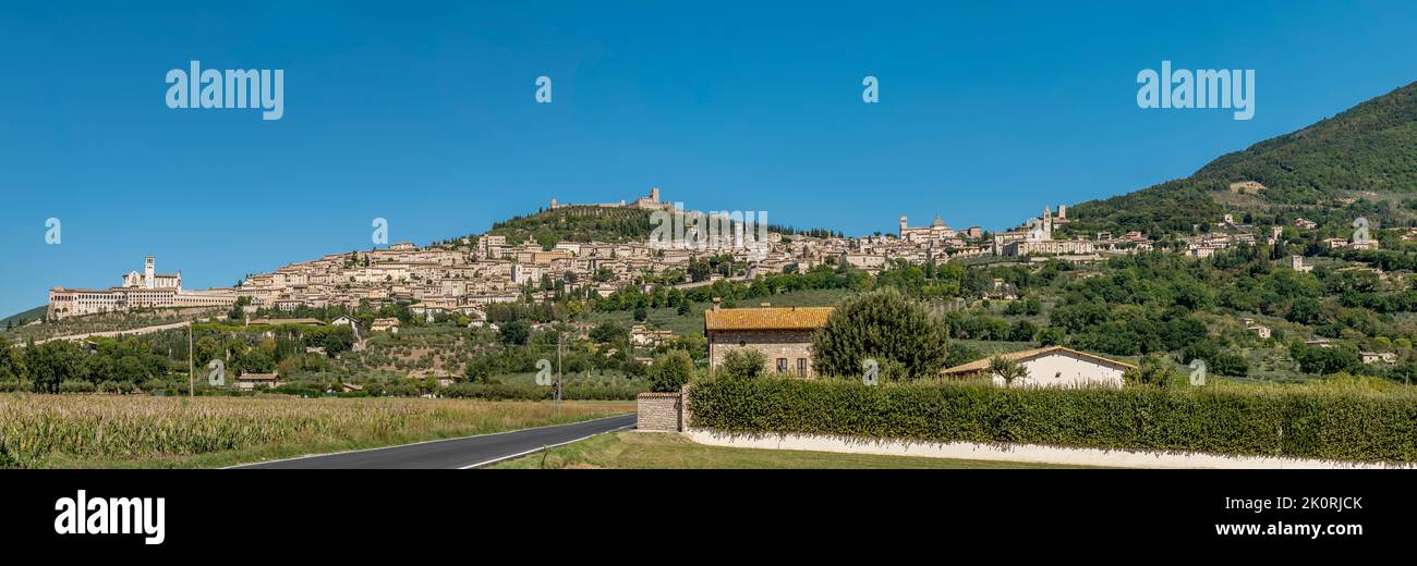 Vista panorámica de Asís, Perugia, Italia, en un día soleado Foto de stock