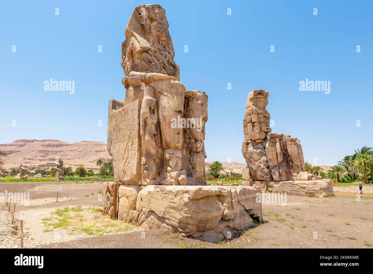 Luxor, Egipto; 11 de septiembre de 2022 - Una vista de los Colosos de Memnon en la orilla oeste de Luxors, Egipto. Foto de stock
