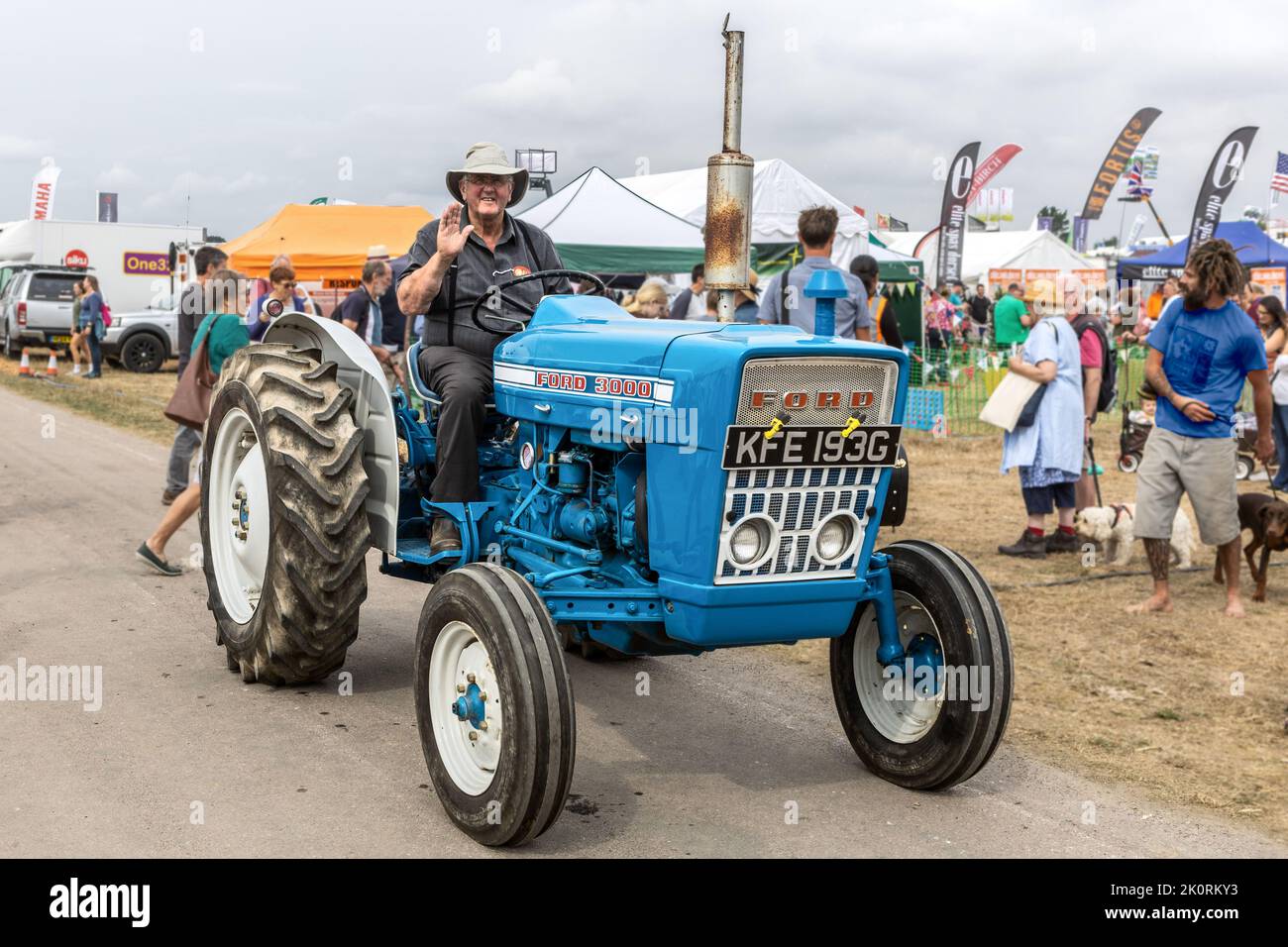 Ford 3000 Tractor, 1965 - 1975, desfile de maquinaria agrícola, Dorset County Show 2022, Dorset, Reino Unido Foto de stock