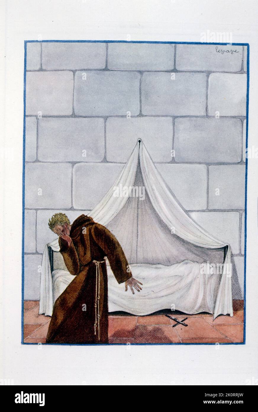 Ilustración que representa a un monje desesperado con su crucifijo habiendo caído al suelo frente a una cama de dosel blanca. Por Georges Lepape (1887-1971), cartelera, ilustrador y diseñador de moda francés Foto de stock