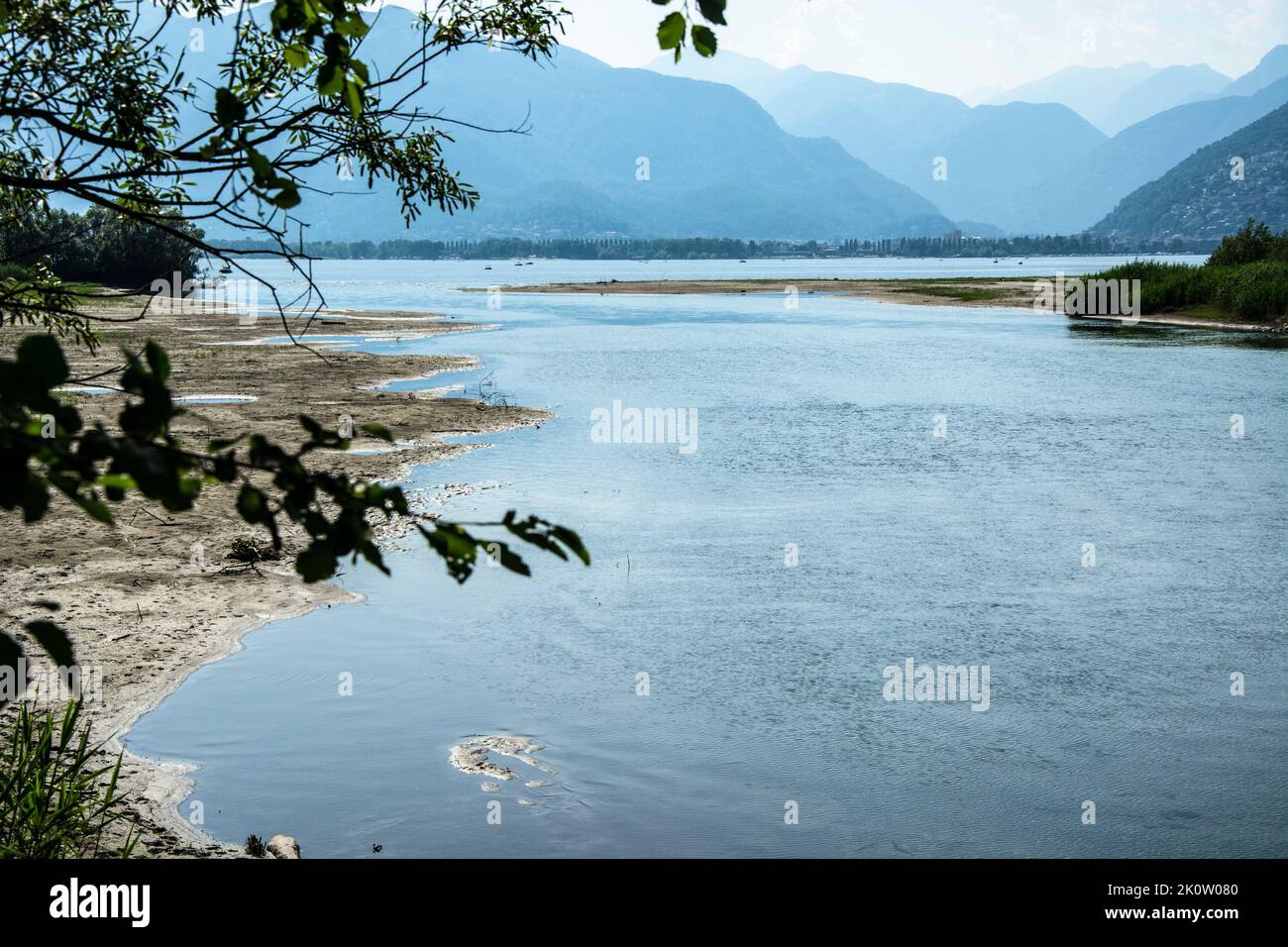 Bolle di Magadino: Die Mündung des Ticino in den Lago Maggiore Foto de stock