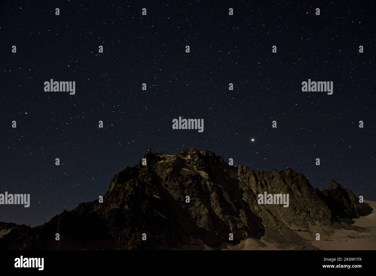 Nächtlicher Blick von der Cabane d'Orny auf den Sternenhimmel Foto de stock