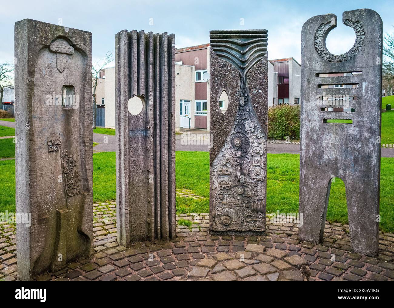 New Town Art, 'The Henge' Una escultura de hormigón en Pitteuchar, Glenrothes, Fife, Escocia. Foto de stock