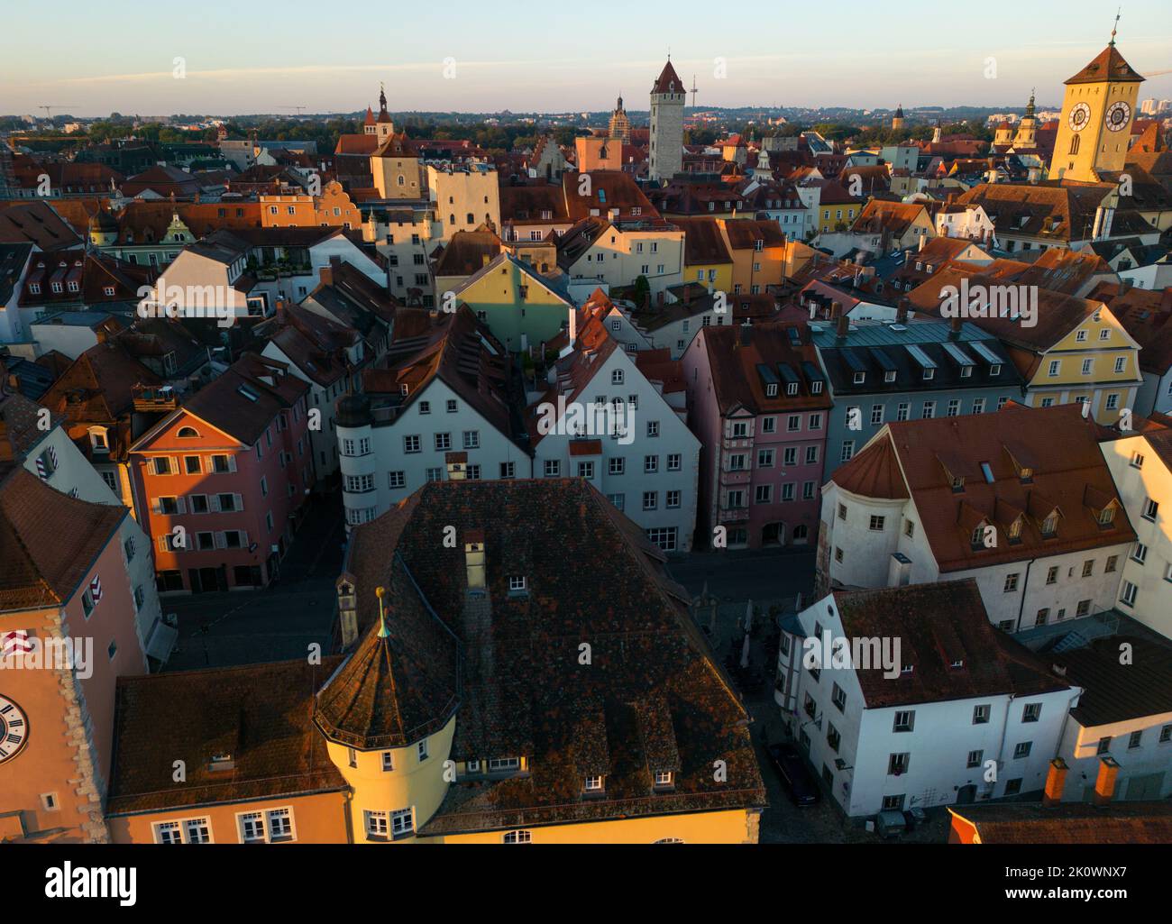 5th 2022 de septiembre, Regensburg, Alemania. Disparo en avión del casco antiguo medieval de la ciudad desde arriba. Foto de stock
