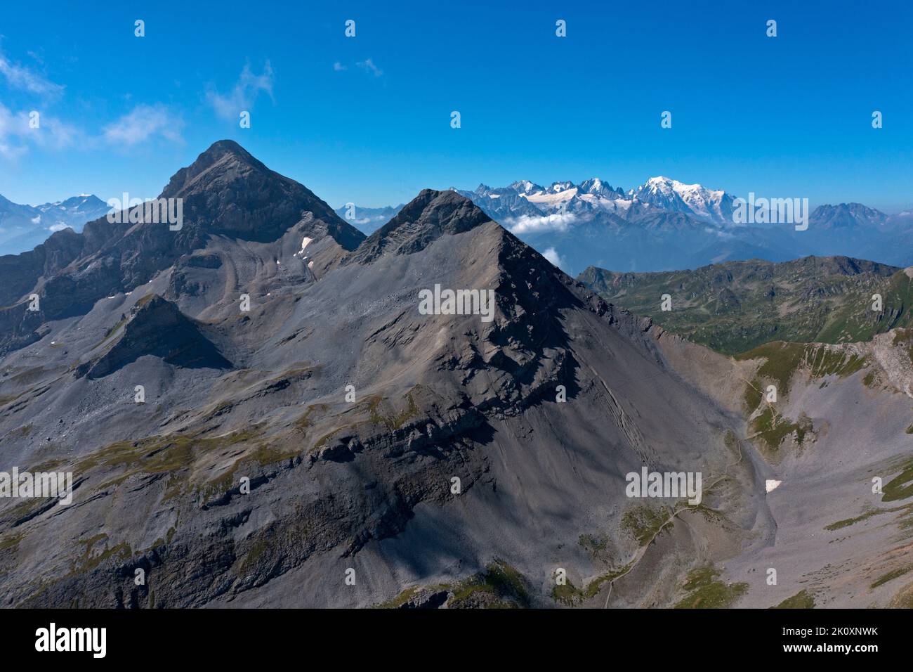 Vista sobre el Paso Fenestral al macizo del Mont Blanc, Alpes Berneses, Ovronnaz, Valais, Suiza Foto de stock
