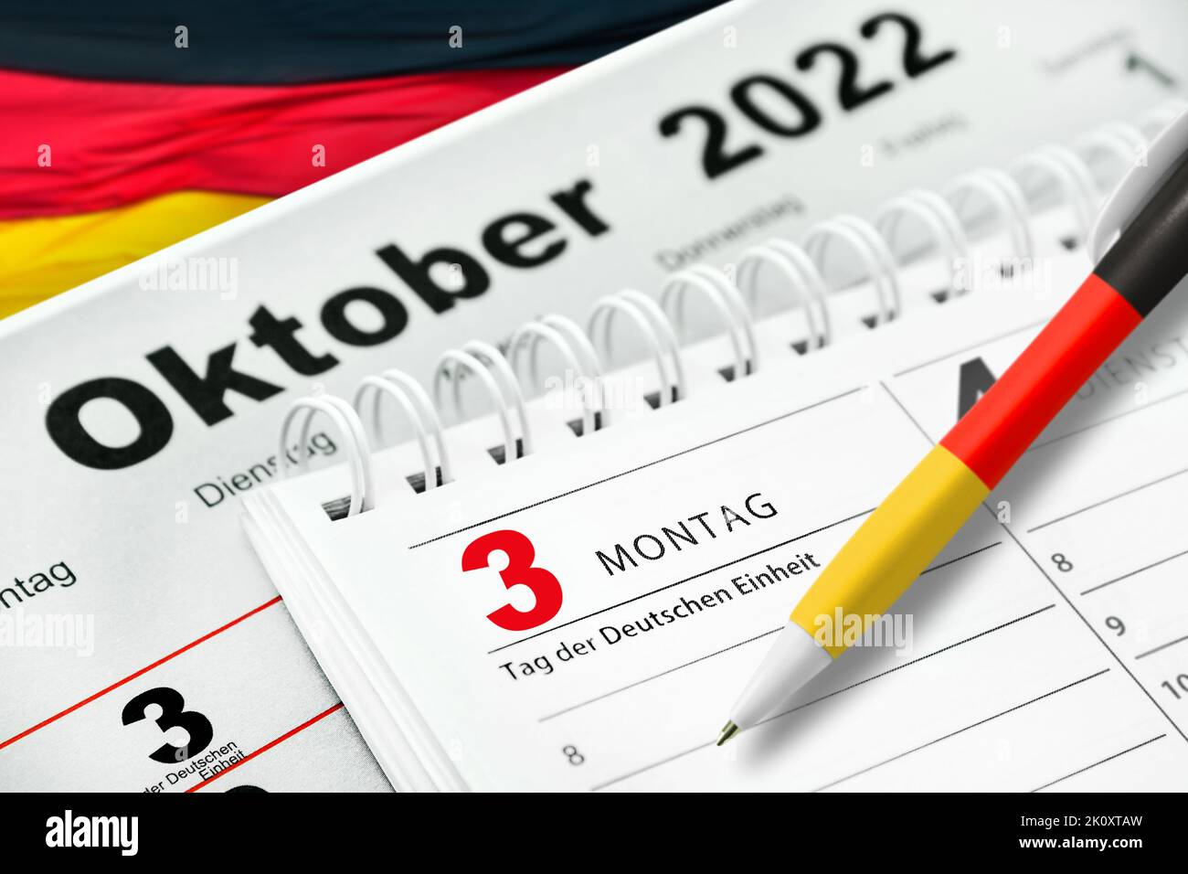 TAG der Deutschen Einheit mit Kalender 3. Oktober 2022 y Flagge Foto de stock