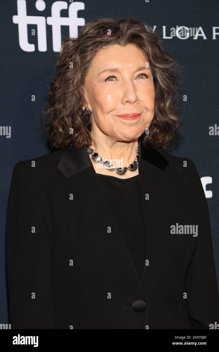 Toronto, ON. 13th de Sep de 2022. Lily Tomlin en arribos para MUDARSE A Premiere en el Festival Internacional de Cine de Toronto, Roy Thomson Hall, Toronto, EL 13 de septiembre de 2022. Crédito: Ja/Everett Collection/Alamy Live News Foto de stock