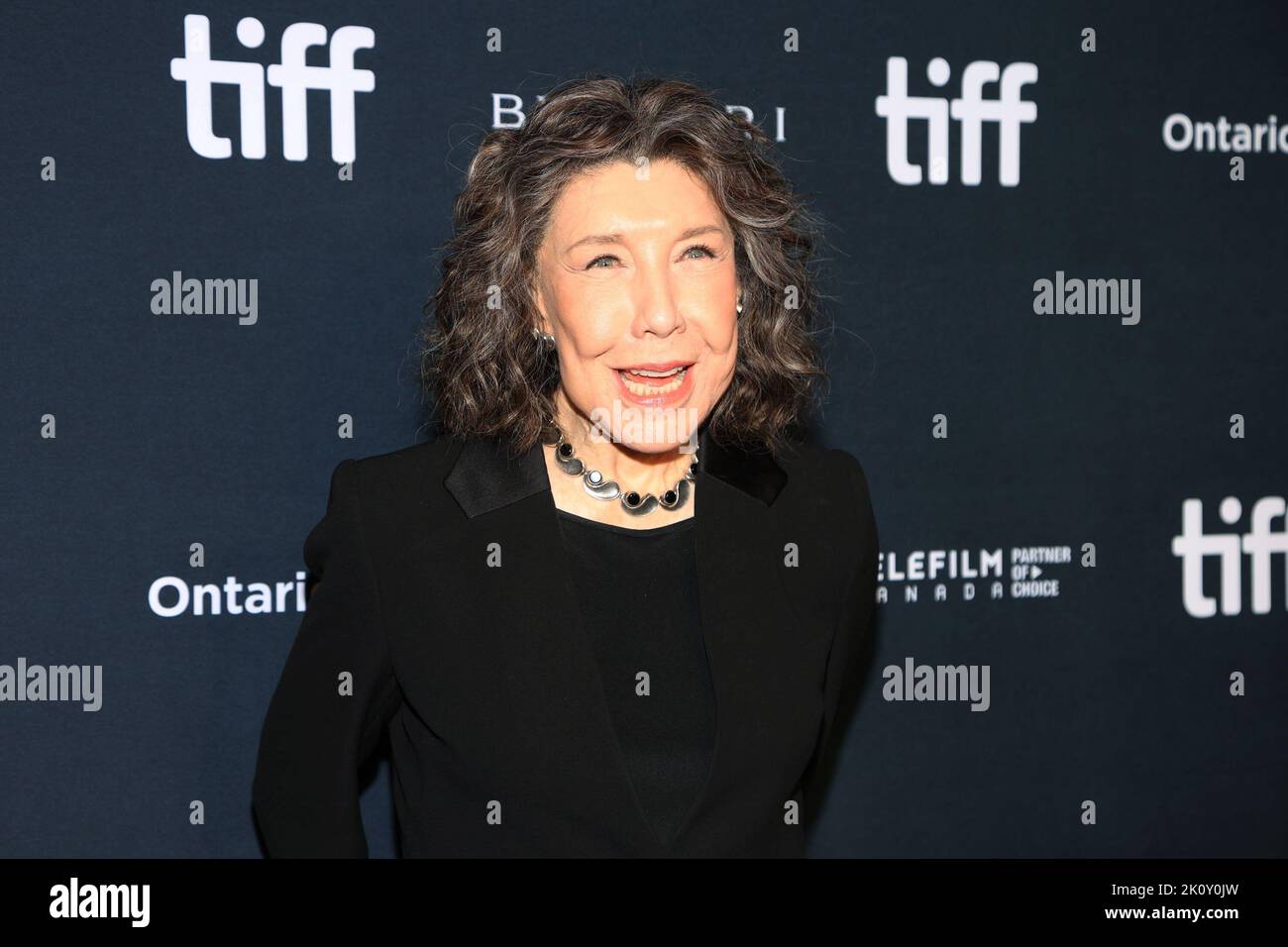 Toronto, ON. 13th de Sep de 2022. Lily Tomlin en arribos para MUDARSE A Premiere en el Festival Internacional de Cine de Toronto, Roy Thomson Hall, Toronto, EL 13 de septiembre de 2022. Crédito: Ja/Everett Collection/Alamy Live News Foto de stock