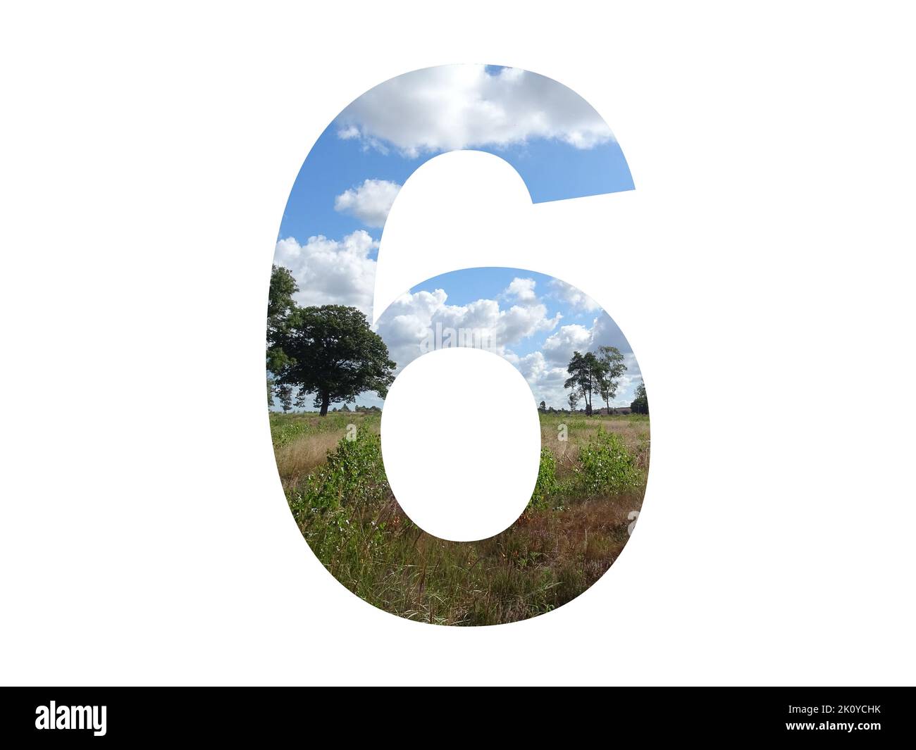 número 6 del alfabeto realizado con paisaje con nubes, cielo azul, árboles, sol, hierba y páramo. con colores azul, blanco, verde, rosa y amarillo Foto de stock