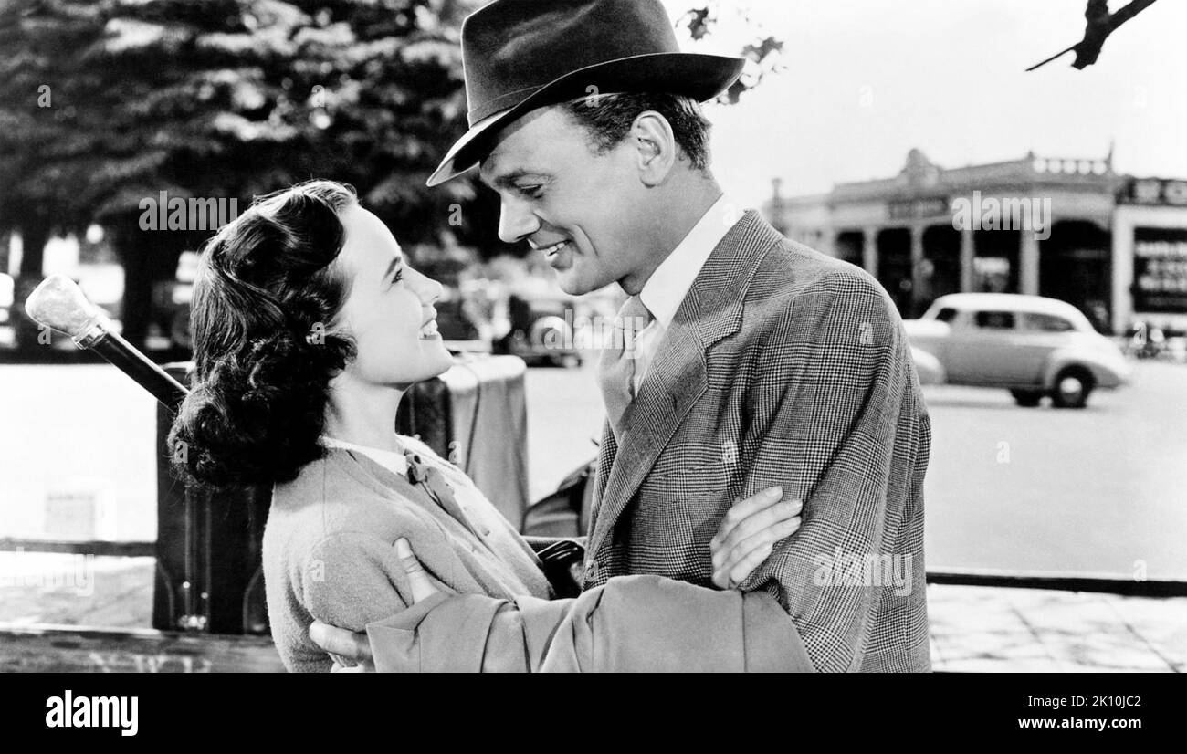 SHADOW OF A DUDA 1943 Universal Pictures película con Teresa Wright y Joseph Cotten Foto de stock