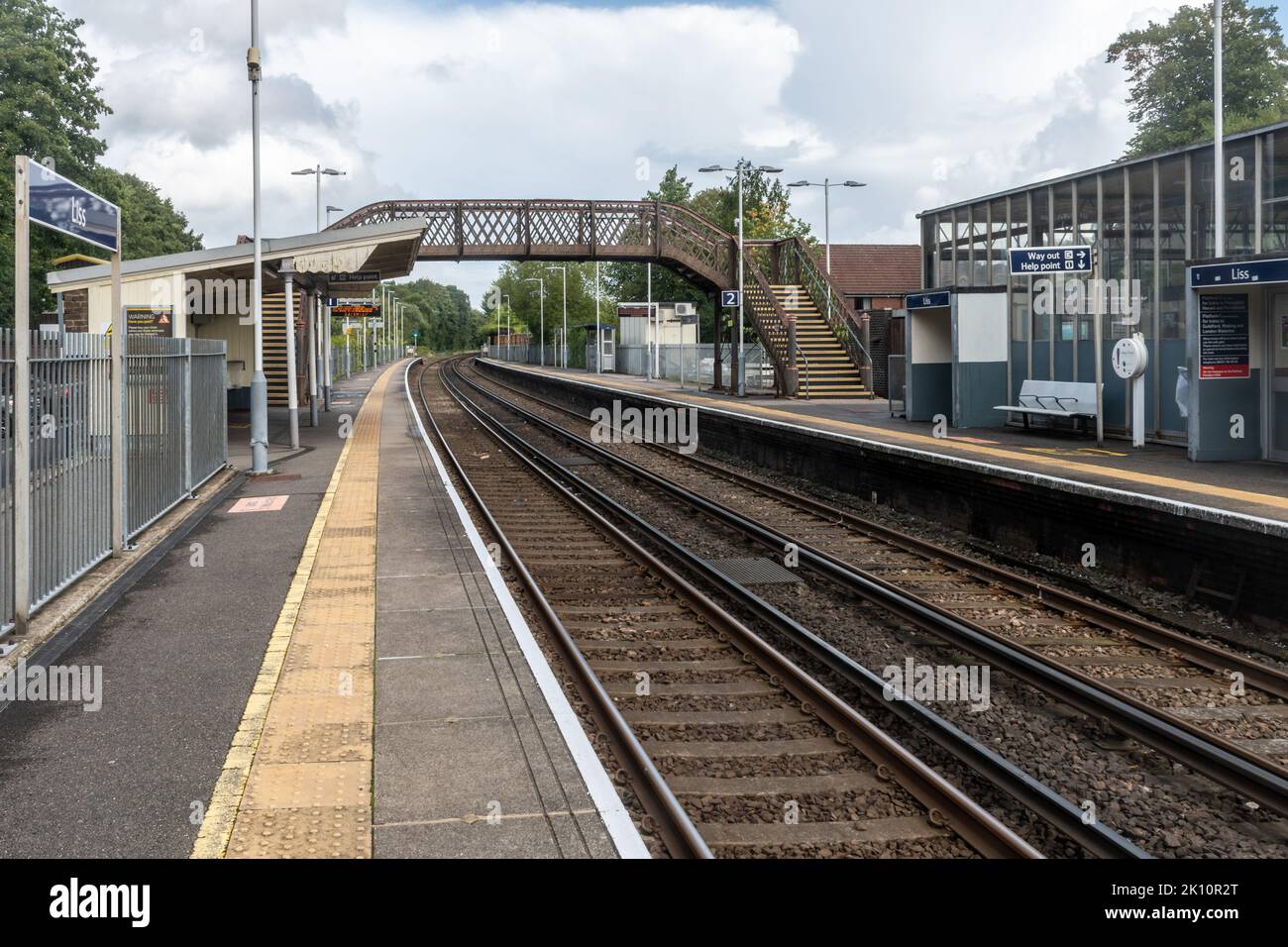 Estación de ferrocarril de Liss en Hampshire, Inglaterra, Reino Unido Foto de stock