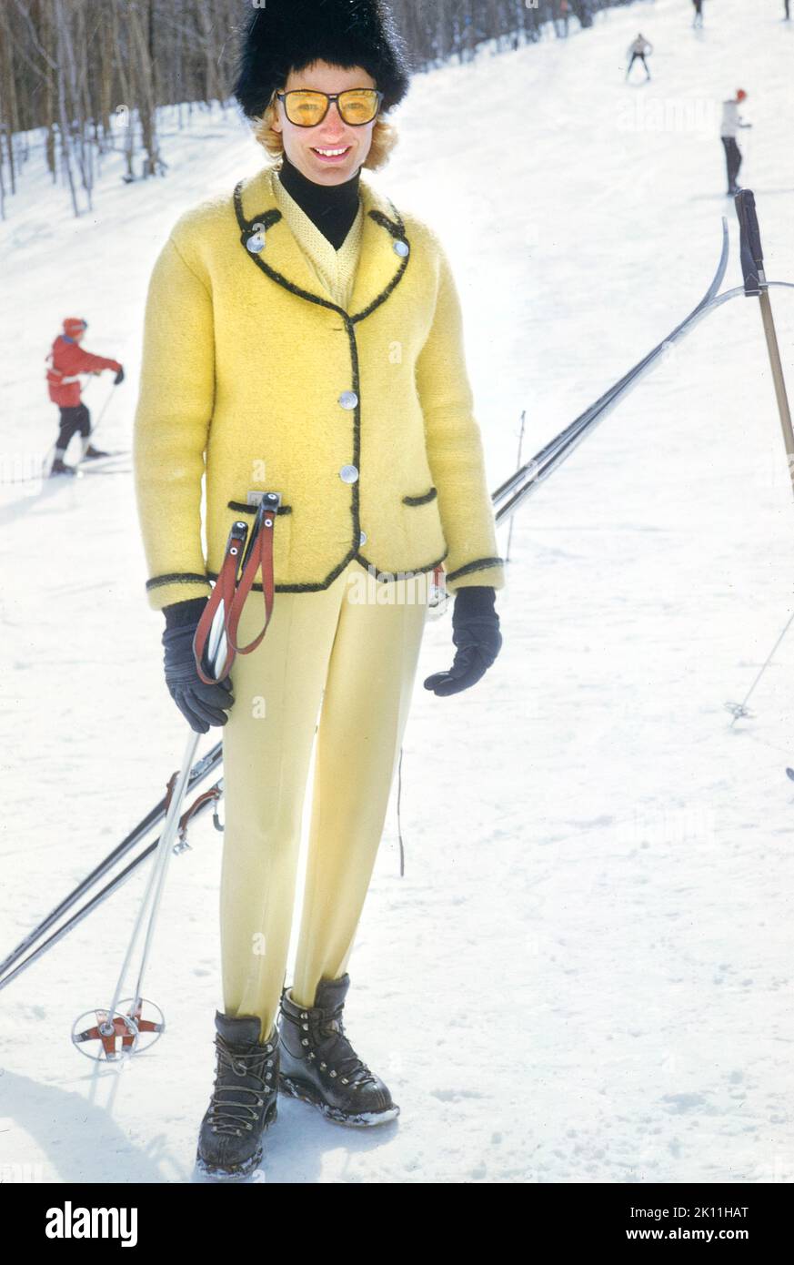 Ski Fashion, Sugarbush Resort, Warren, Vermont, EE.UU., Toni Frissell Collection, febrero de 1959 Foto de stock