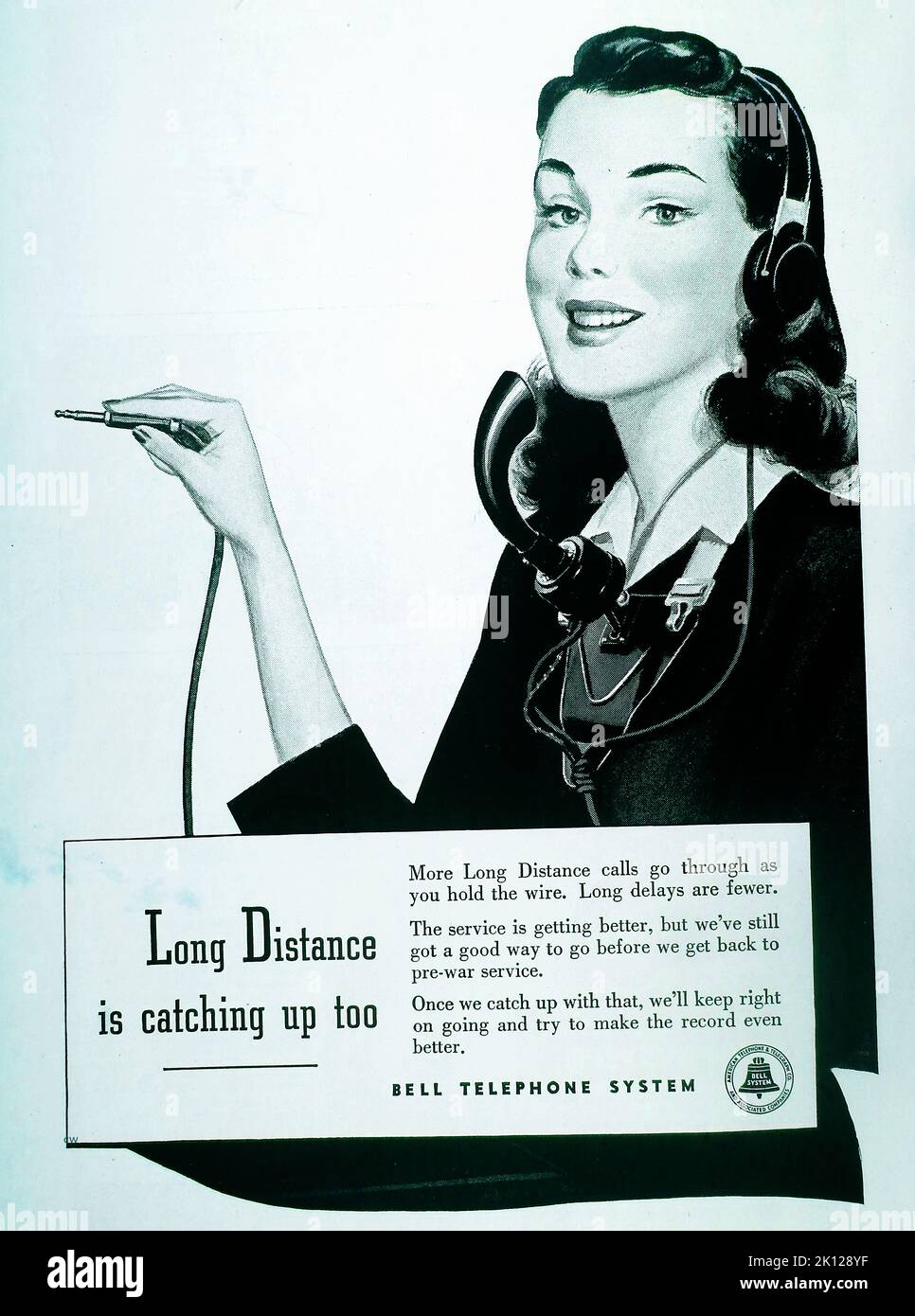 Un anuncio americano de la posguerra de 1947 para Bell Telephone Company / Bell Telephone System, diciendo que las conexiones están mejorando y pronto volverán a los estándares anteriores a la guerra, incluyendo llamadas de larga distancia. Foto de stock