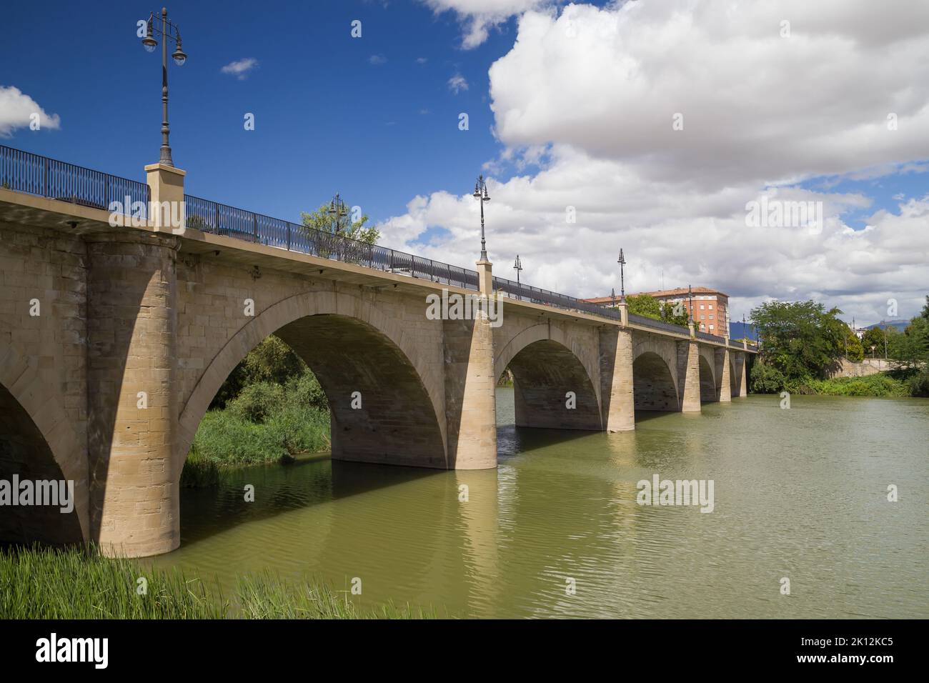 El Puente de Piedra de Logrono, España. Foto de stock