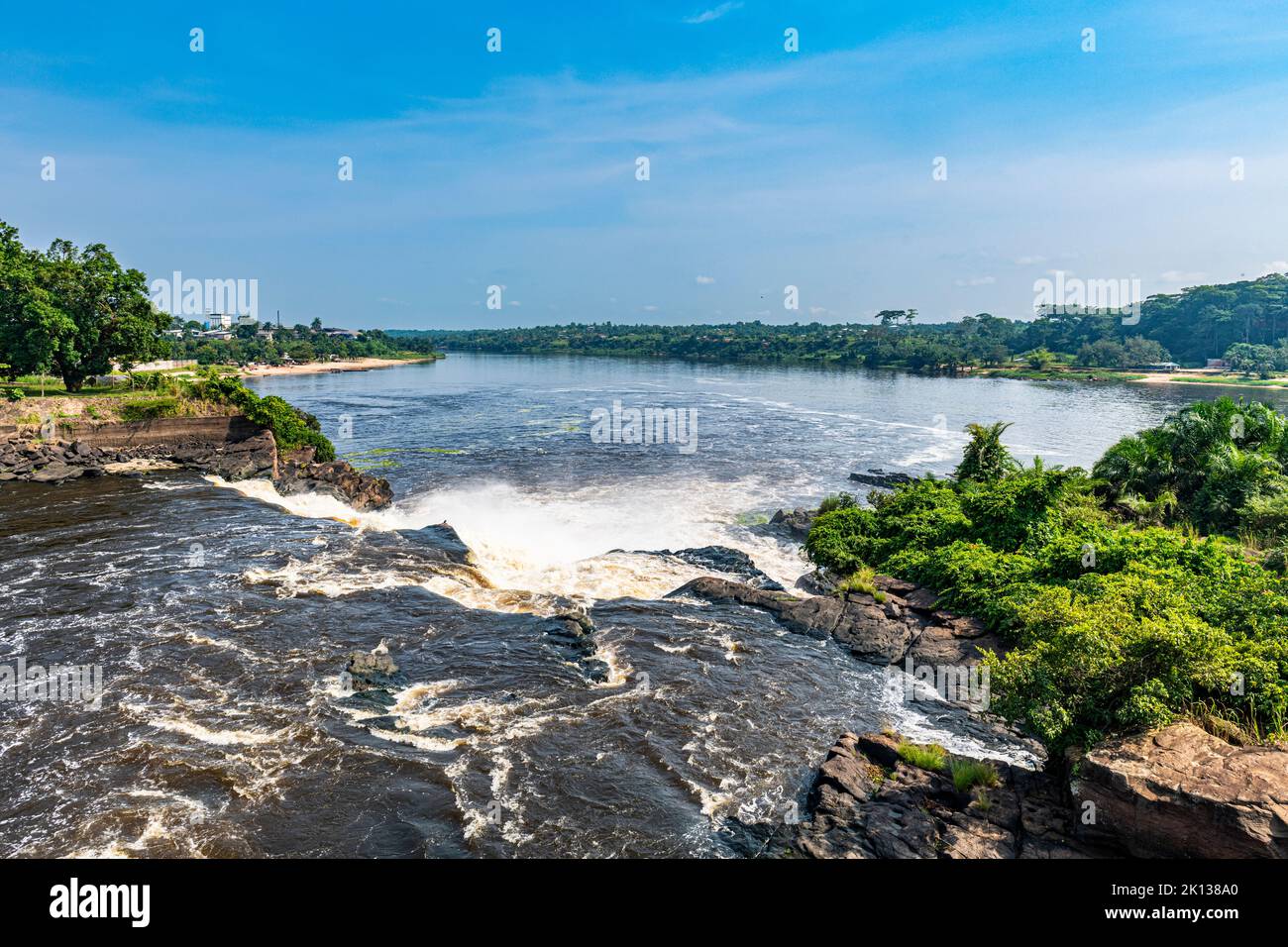 Rapids sobre el río Tshomo, Kisangani, República Democrática del Congo, África Foto de stock