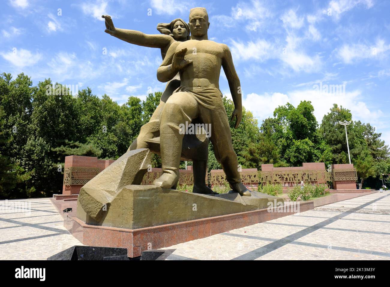 Tashkent Uzbekistán - El Memorial del Terremoto honra a las víctimas del terremoto de 1966 ( 26th de abril de 1966 ) que destruyó grandes partes de Tashkent Foto de stock