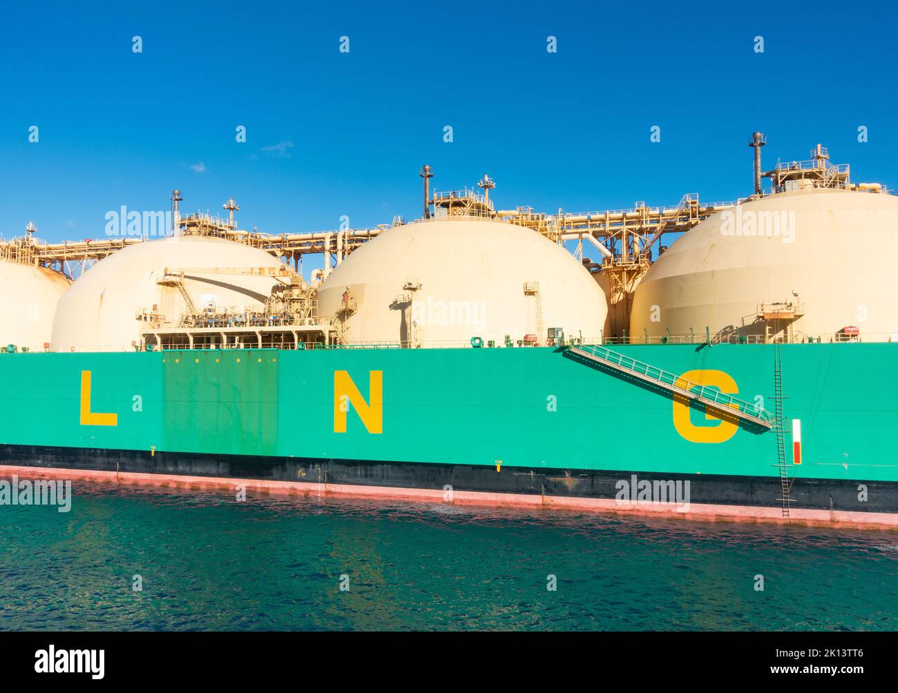 Barco que transporta gas natural licuado. Foto de stock