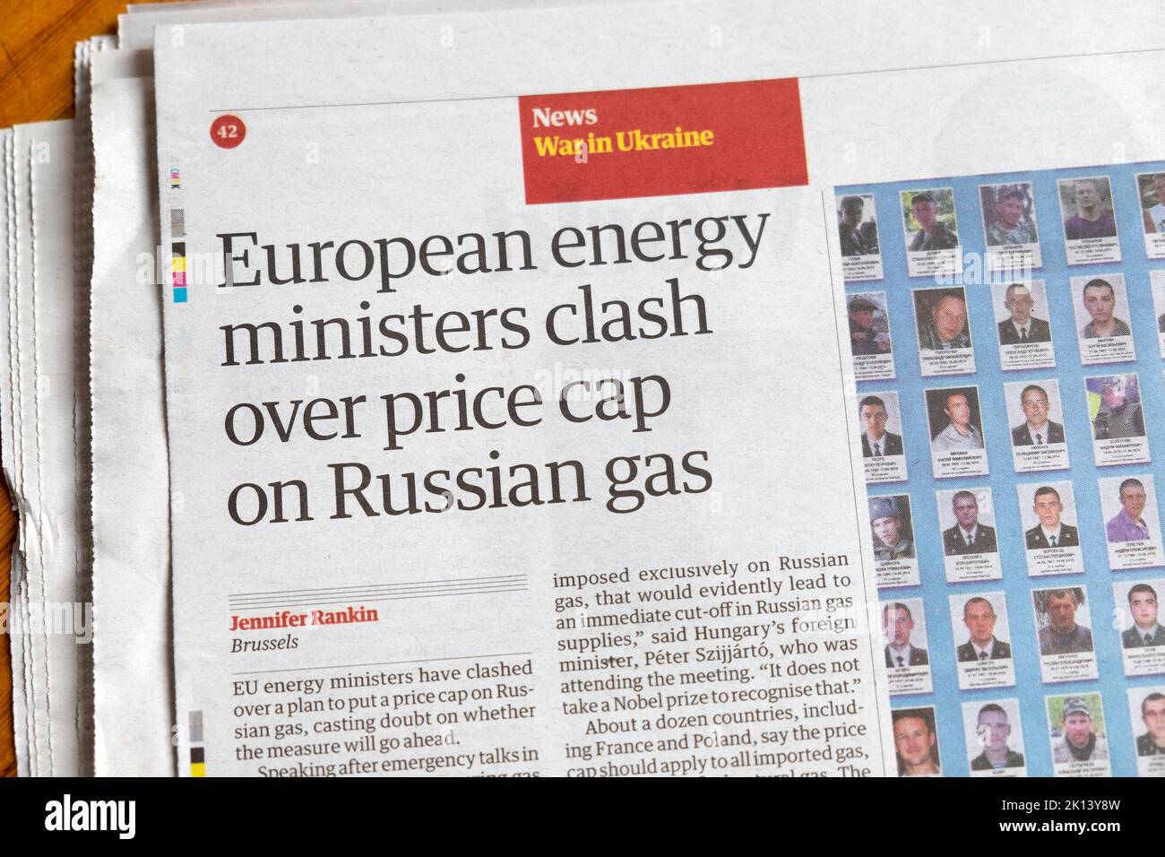'Los ministros europeos de energía se enfrentan sobre el límite de precios del gas ruso' titulares del periódico Guardian Ucrania artículo de guerra recorte 10 septiembre Londres Reino Unido Foto de stock