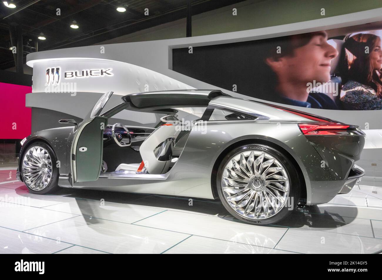 Detroit, Michigan, EE.UU. 14th de Sep de 2022. El coche eléctrico del concepto de Buick Wildcat en la exhibición en la exhibición internacional del automóvil de Norteamérica. Crédito: Jim West/Alamy Live News Foto de stock