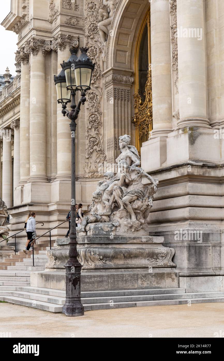 Entrada al Petit Palais también conocido como el Museo de Bellas Artes de la Ciudad de París, distrito 8th, París, Francia Foto de stock