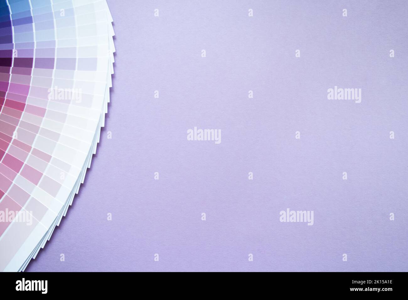Pintura azul violeta lila fotografías e imágenes de alta resolución - Alamy