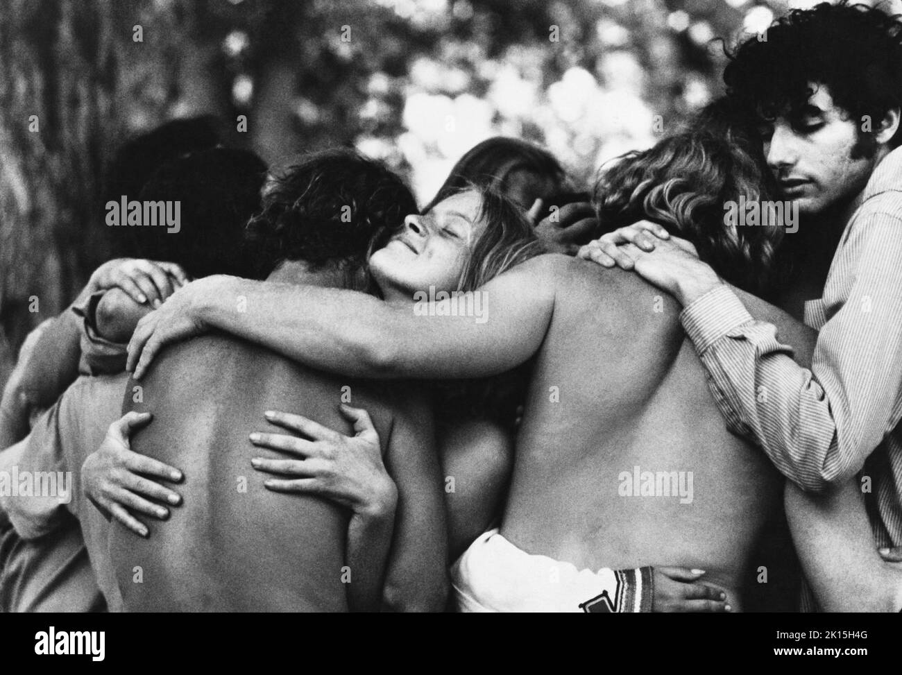 Un 'grupo de encuentro', fotografiado en el Festival Whole Earth, en la Universidad de Colorado, en 1970. Foto de stock