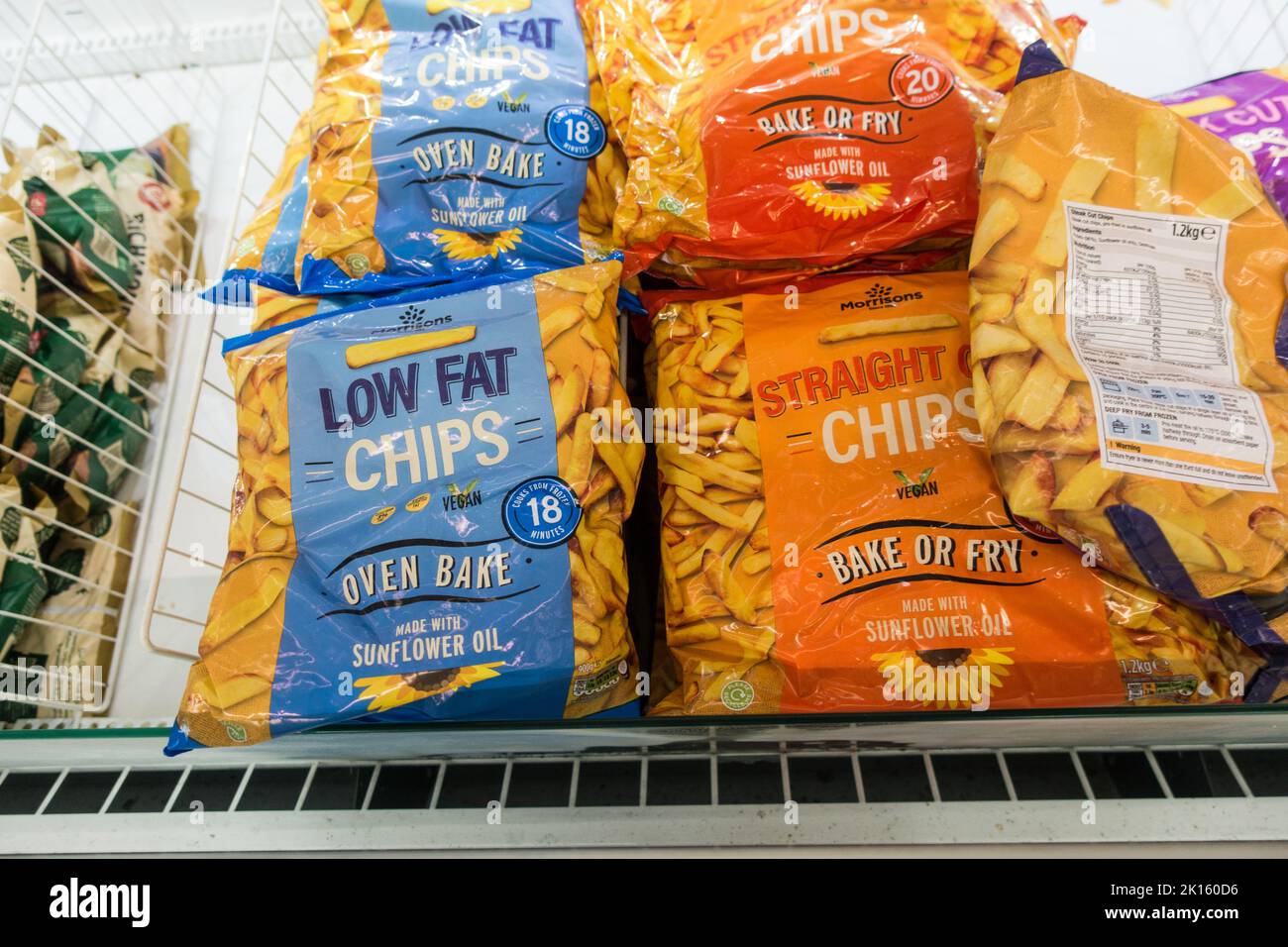 Alimentos congelados de marca propia de supermercado en el congelador Foto de stock