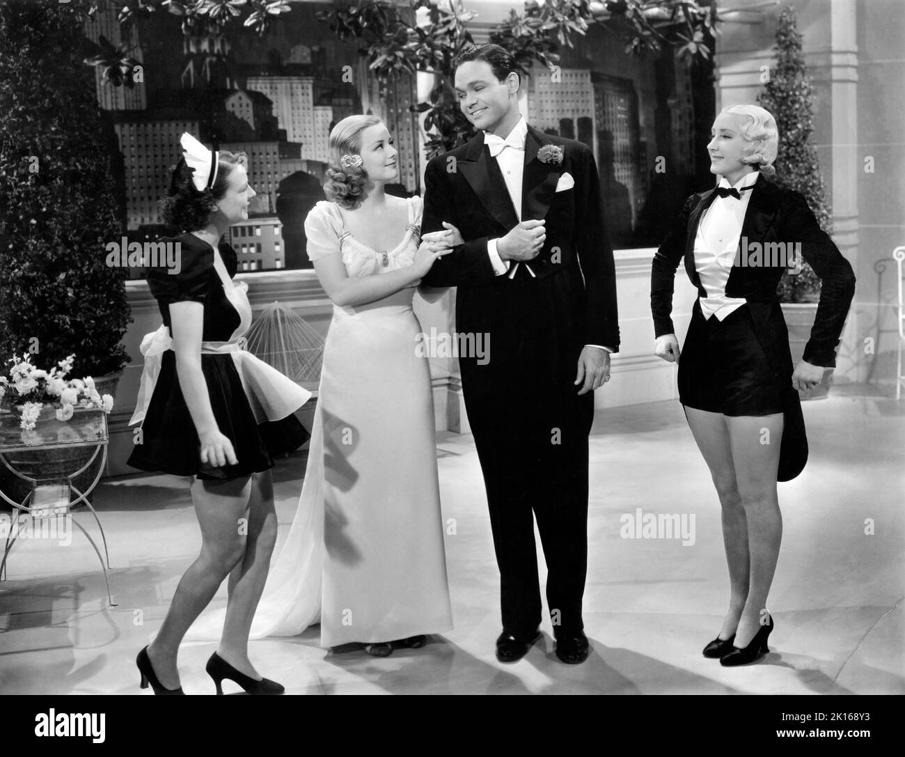 Patricia Ellis, James Melton, en el rodaje de la película, 'Melody for Two', Warner Bros., 1937 Foto de stock