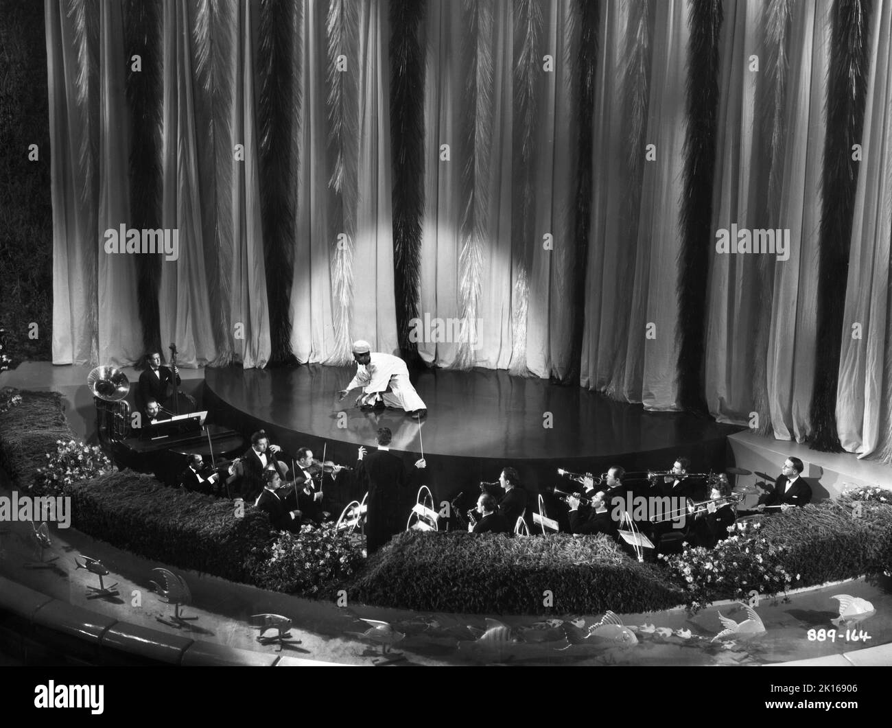 Jimmy Savo, en el rodaje de la película, 'Merry-Go-Round of 1938', Universal Pictures, 1937 Foto de stock