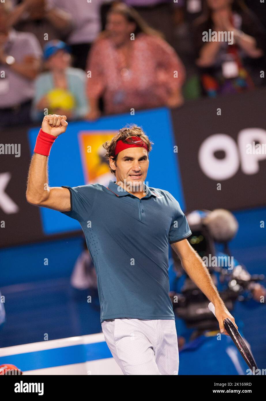 Roger Federer (SUI) se enfrentó a J.W. Tsonga (FRA) en la cuarta ronda del Abierto Australiano de Hombres Singles 2014. Presentado como un partido de rencor, Federer se trasladó fácilmente a los cuartos de final, donde se reunirá con Andy Murray GBR). Federer derrotó a Tsonga 6-3, 7-5, 6-4. Foto de stock
