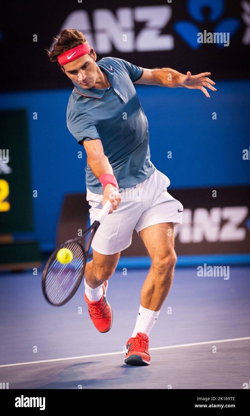 Roger Federer de Suiza se enfrentó a R. Nadal de España en las semifinales del Abierto Australiano de Mens Singles de 2014. Nadal ganó el partido 7-6, 6-3, 6-3. Nadal se enfrenta a S. Wawrinka de Suiza en la final del domingo. El partido se celebró en el Rod Laver Arena de Melbourne. Foto de stock
