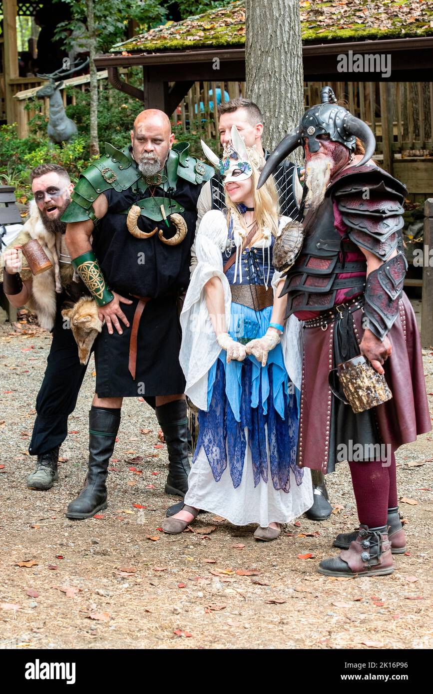 File:KSnH - Personajes masculinos (Cosplay).jpg - Wikimedia Commons