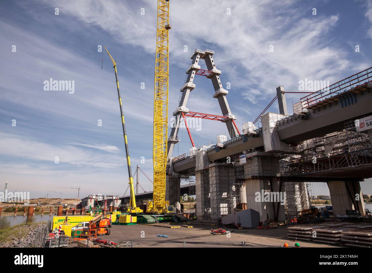 Sitio de construcción del nuevo puente del río Rin de la Autobahn A1 entre Colonia y Leverkusen, Colonia, Alemania. 13.09.2022 Baustelle der neuen Rh Foto de stock