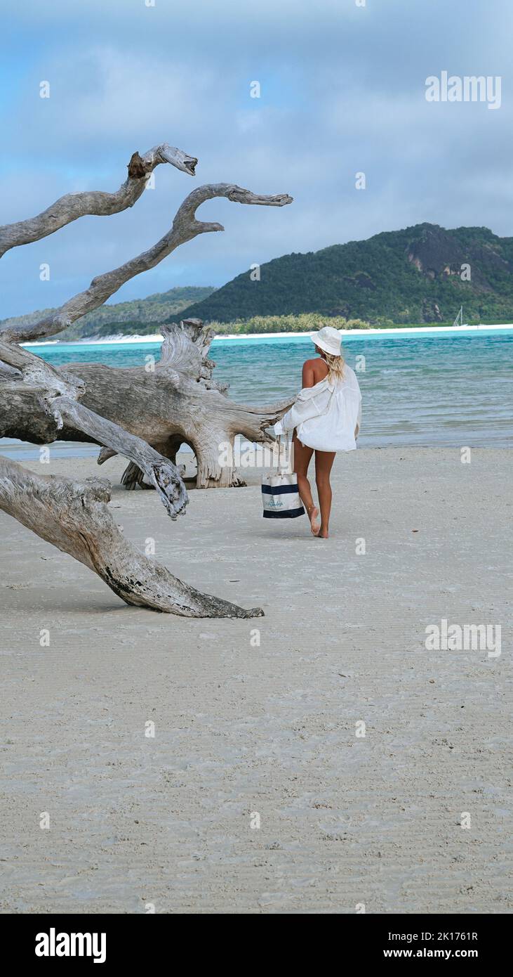 Camisa blanca de playa fotografías e imágenes de alta resolución - Alamy