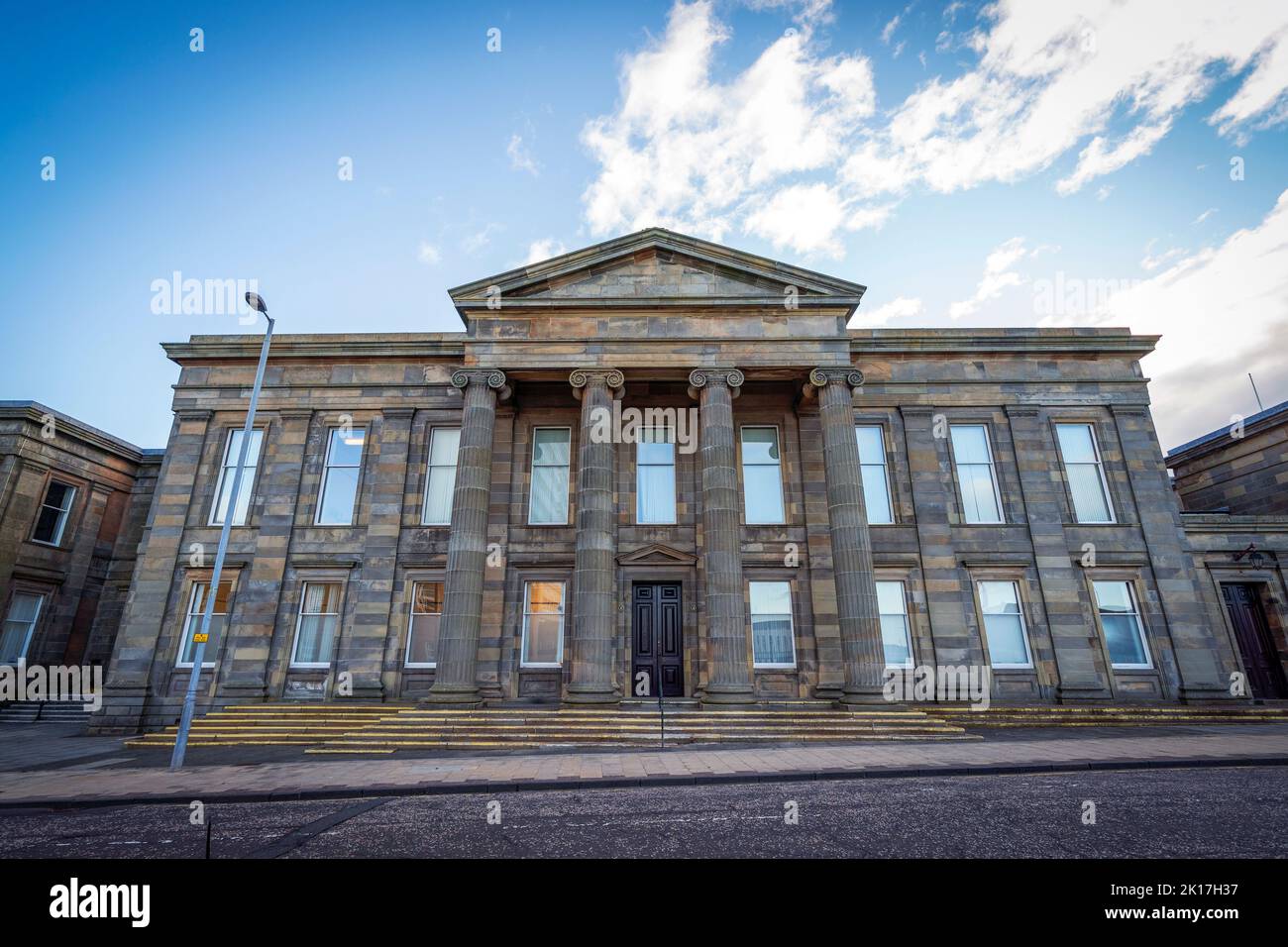 Hamilton Sheriff Court, Lanarkshire. Fecha de la foto: Viernes 16 de septiembre de 2022. Foto de stock