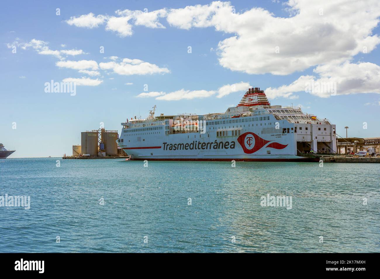 Ferry trasmediterranea fotografías e imágenes de alta resolución - Alamy