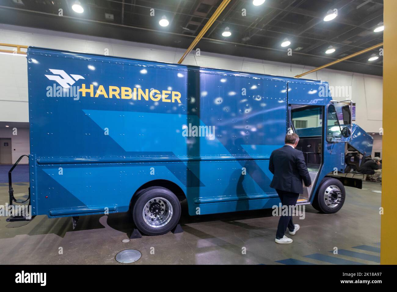 Detroit, Michigan, EE.UU. 15th de Sep de 2022. Un camión de entrega eléctrica que está siendo desarrollado por Harbinger, en la exhibición en la Feria Internacional del Automóvil de Norteamérica. Crédito: Jim West/Alamy Live News Foto de stock