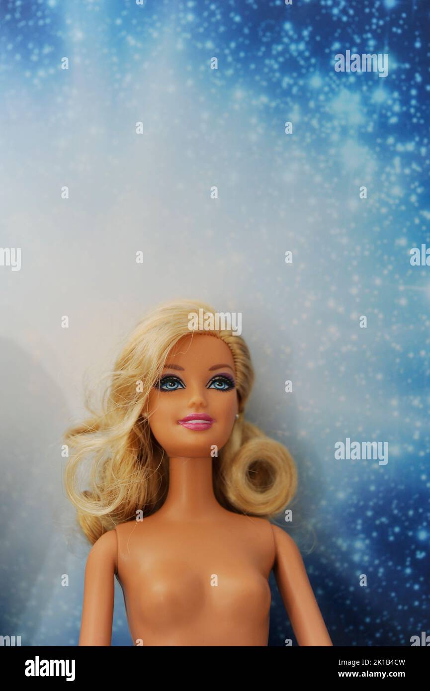 Cara de muñeca Barbie rubia Foto de stock