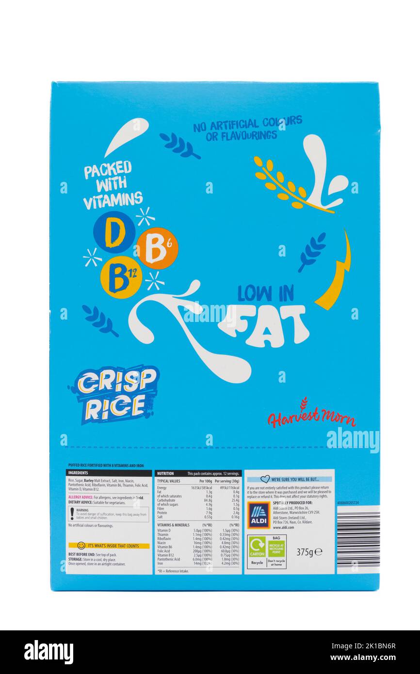 Irvine, Escocia, Reino Unido - 20 de agosto de 2022: Harvest Morn Crisp Rice Serie de desayuno para la marca Aldi y en una caja de cartón y embalaje reciclable Foto de stock