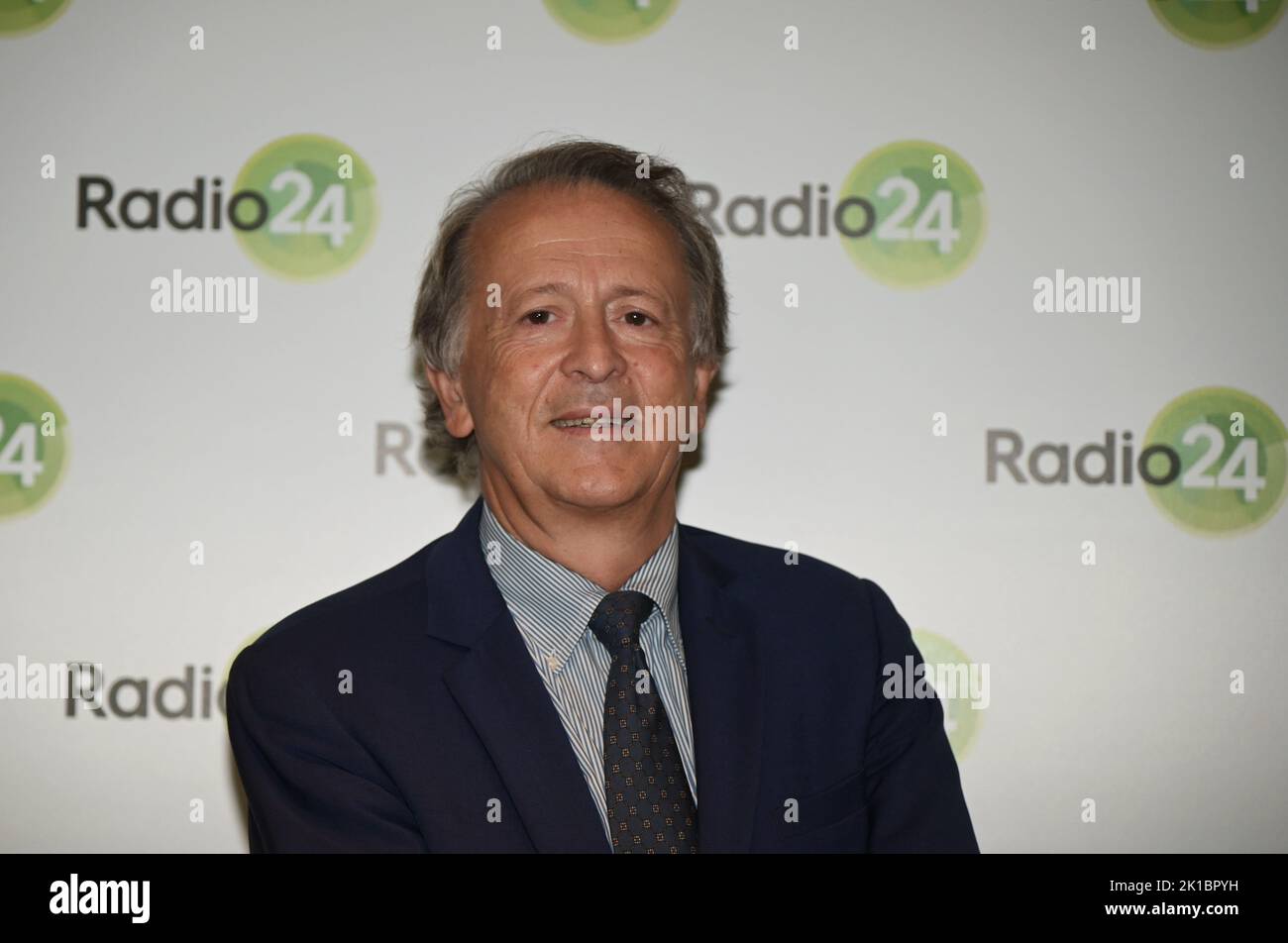 Milán, Italia Radio 24 en la sede Sole24Ore presenta su fotollamada otoño  invierno 2022-23 con directores, directores en la foto: Fabio Tamburini  director Il Sole 24 ore Radiocor Radio 24 Crédito: Independent