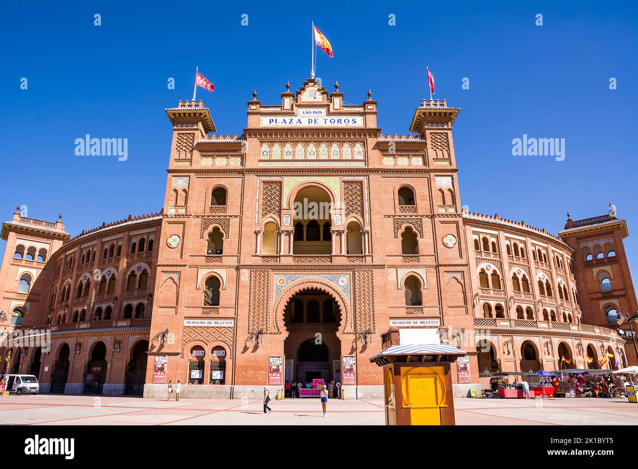 Madrid, España - 19 de junio de 2022: Fachada y entrada principal de la Plaza de Toros en Madrid Foto de stock